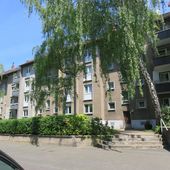 Mehrfamilienhaus mit altem Baumbestand